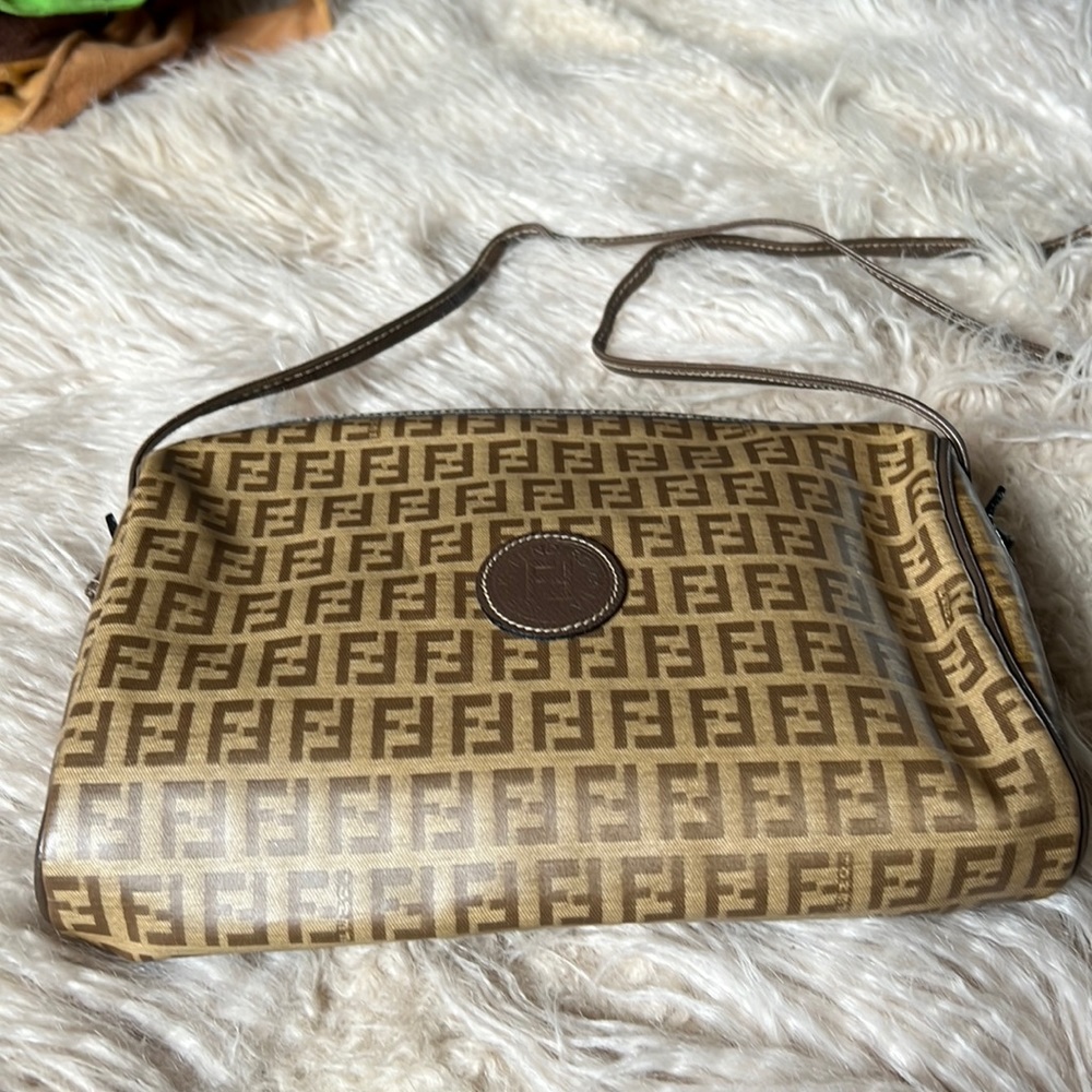Vintage fendi crossbody bag with dust bag included